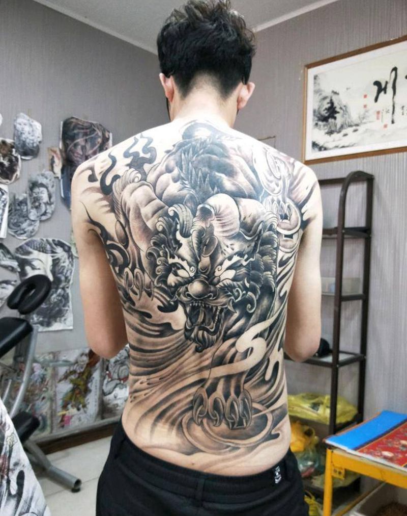 貔貅踏宝纹身图片