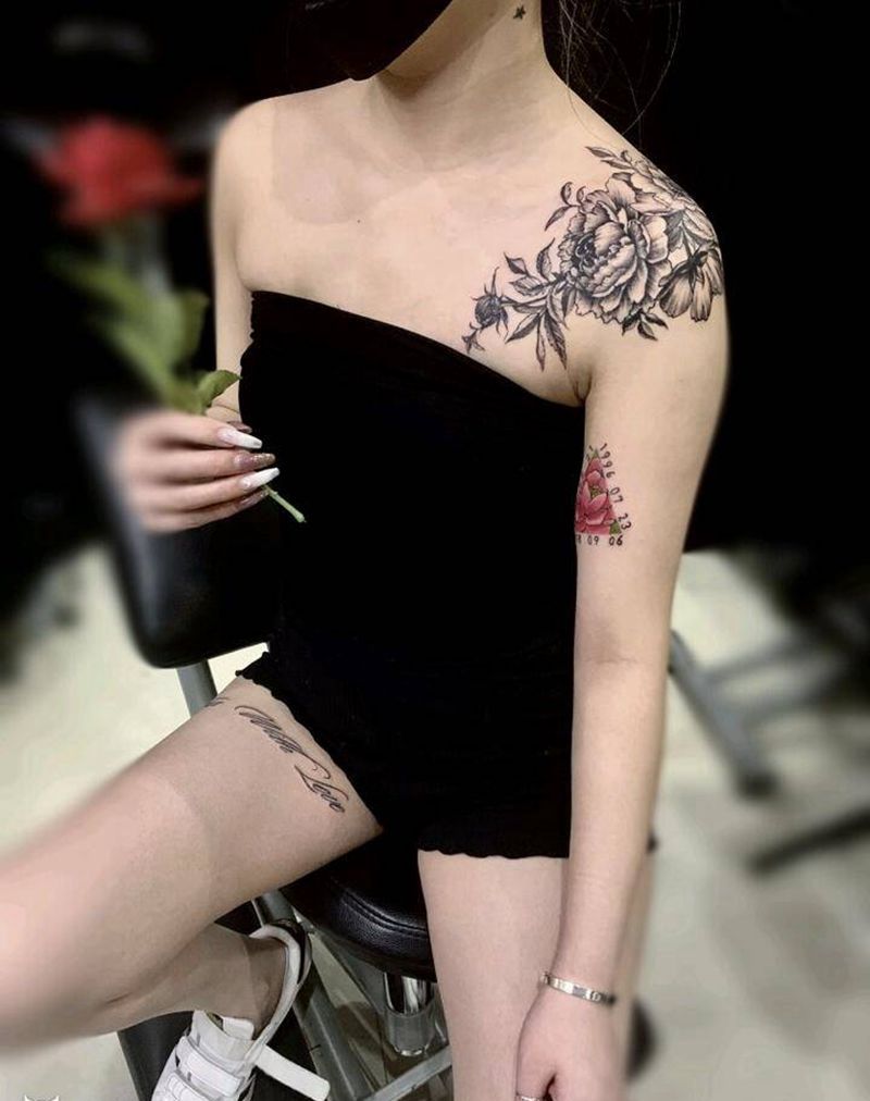 素花纹身图片_肩部手臂新传统纹身图案