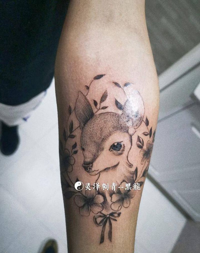 点刺鹿头纹身图片_手臂点刺几何鹿头鹿花纹身图案