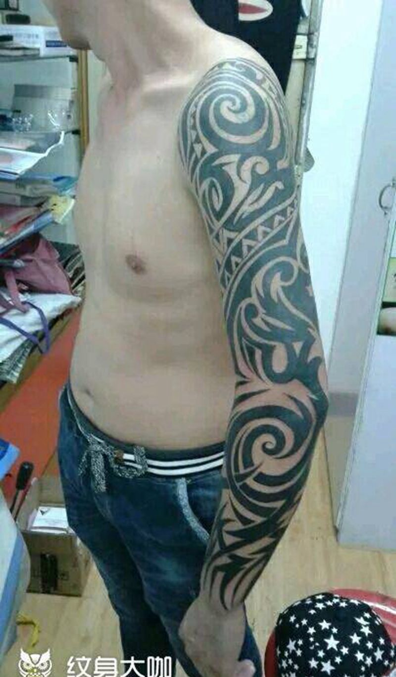 图腾花臂纹身图片