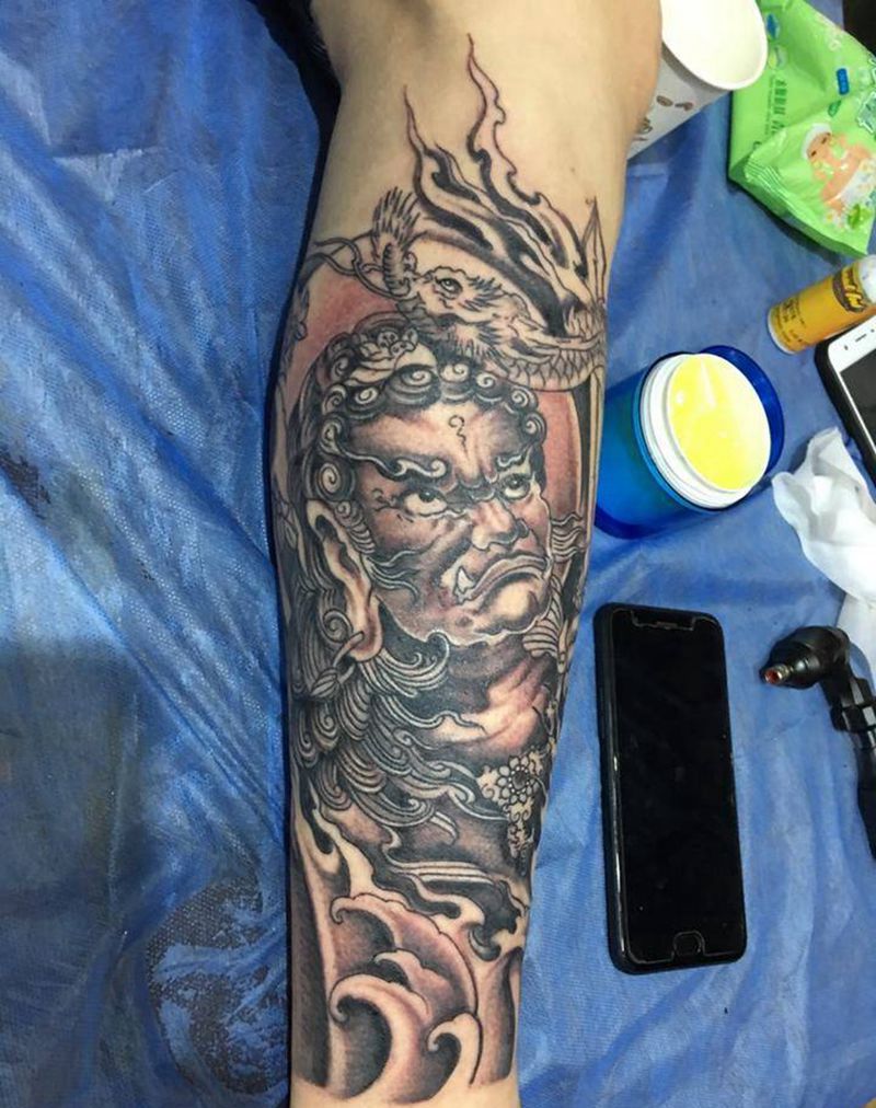 不动明王纹身图片_腿部新传统纹身图案