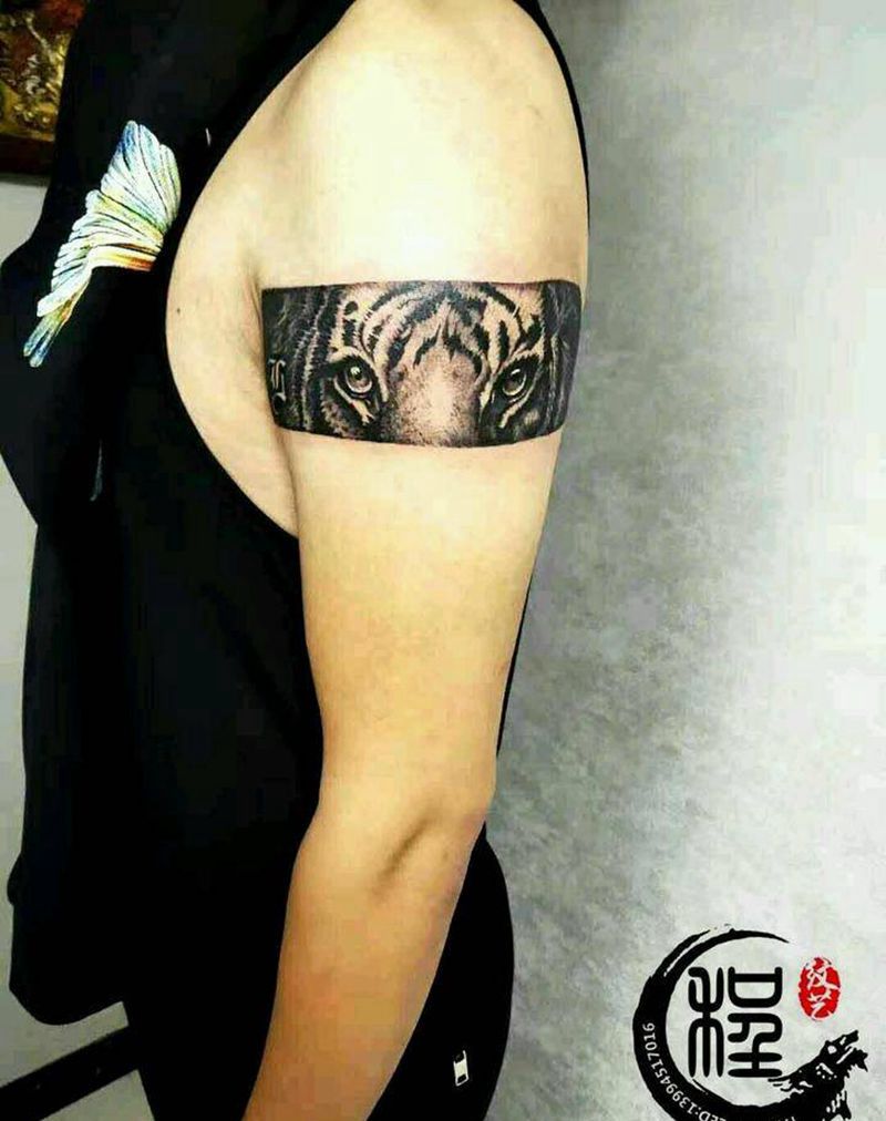 老虎臂环纹身图片