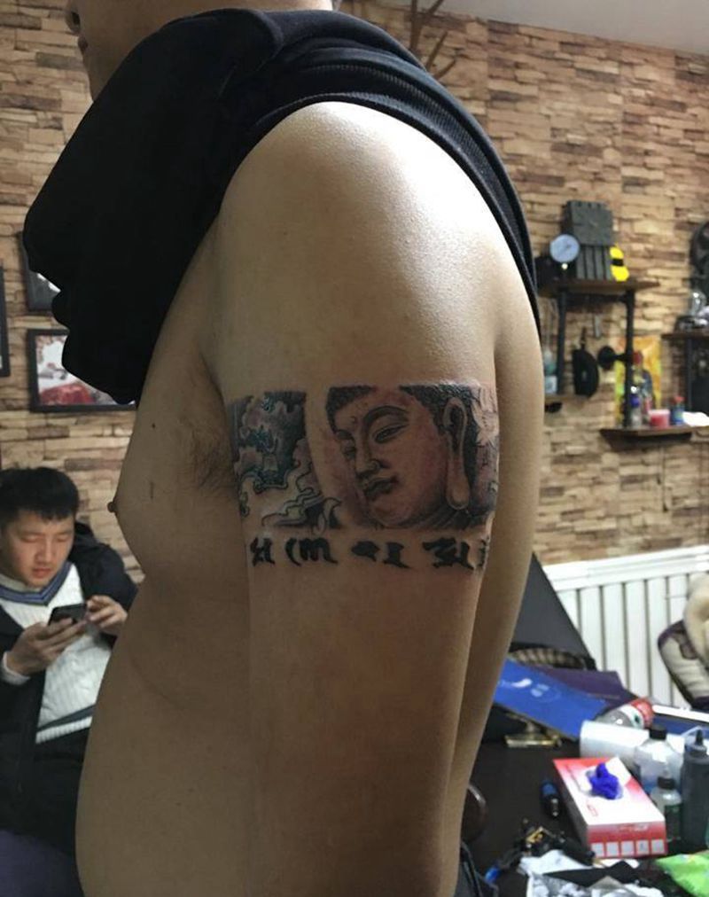 臂环佛纹身图片