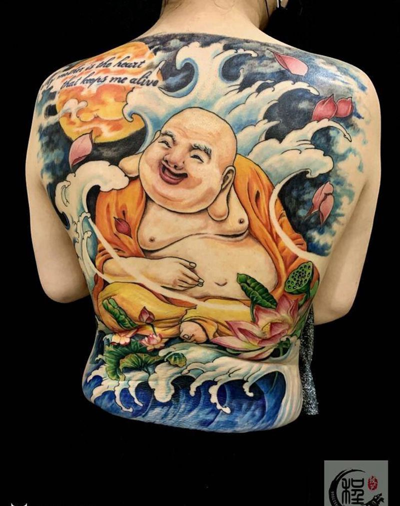 笑口弥勒佛纹身图片_背部新传统纹身图案