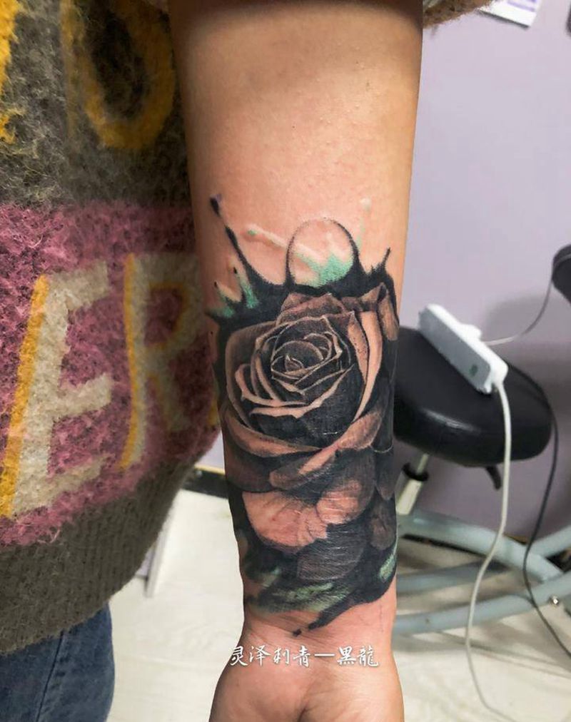 写实玫瑰遮盖疤痕纹身图片_手臂欧美写实玫瑰纹身图案