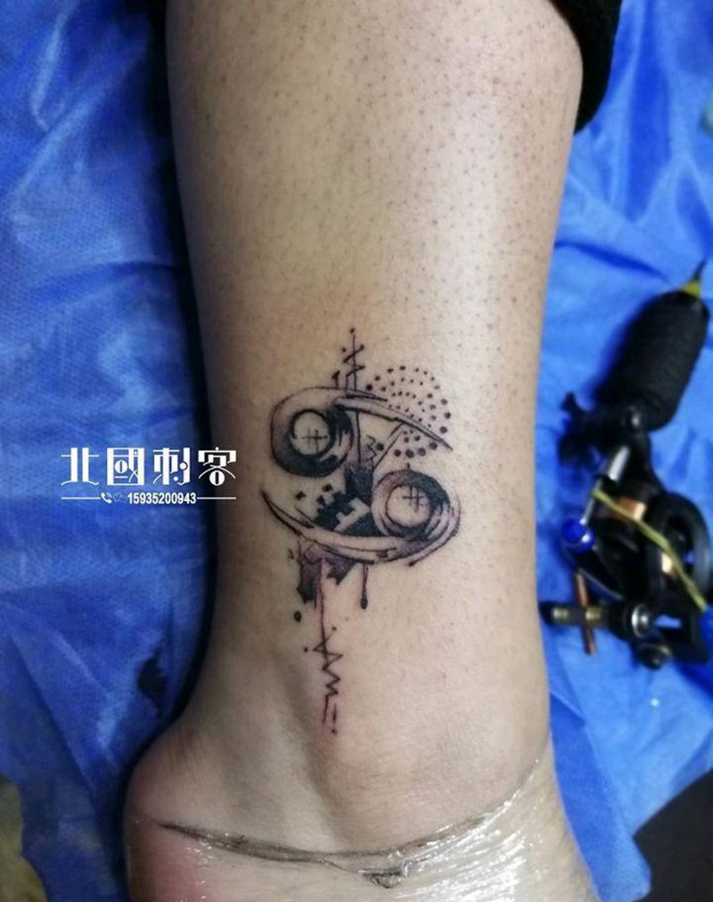 巨蟹座纹身图片_腿部脚部几何图腾纹身图案