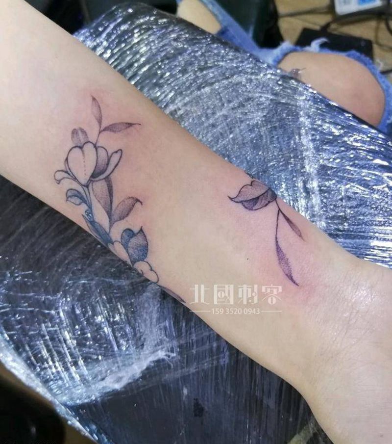 素花手环纹身图片_手臂手部点刺几何素花臂环手环纹身图案