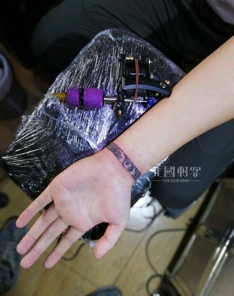 小臂环纹身图片_手部手臂新传统老传统臂环日式臂环纹身图案