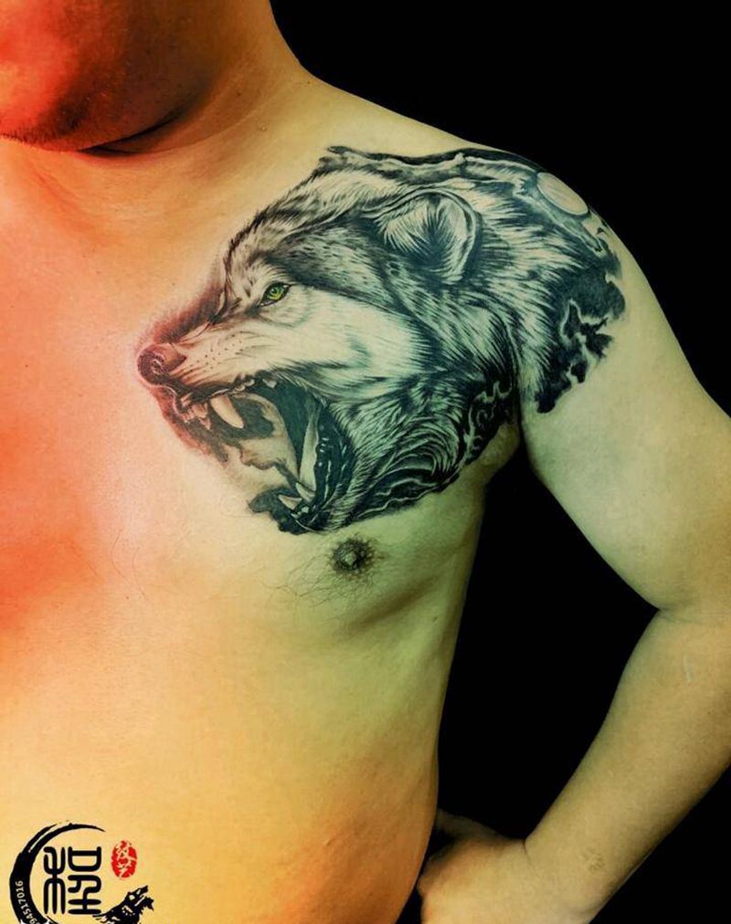 狼纹身图片_胸部新传统纹身图案