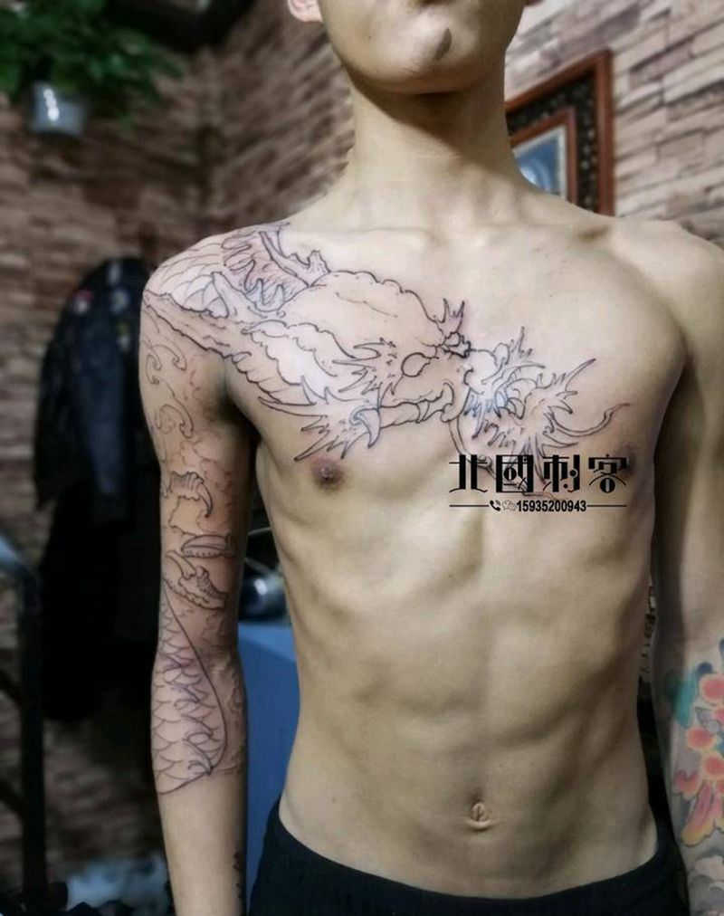 过肩龙纹身图片_肩部胸部老传统新传统纹身图案