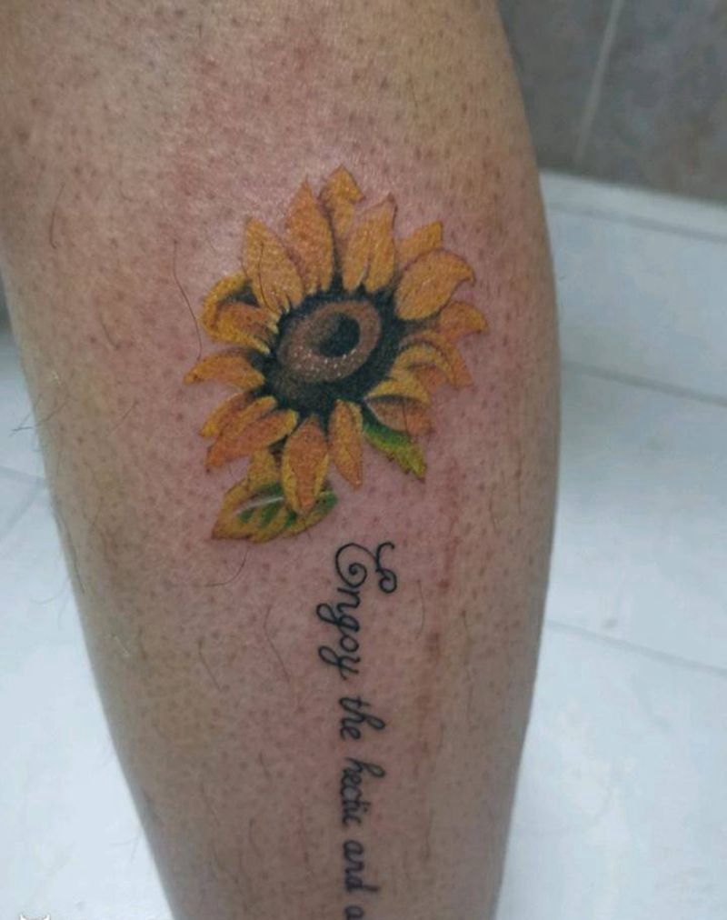 向日葵纹身图片_脚部水彩花体字向日葵小字母纹身图案