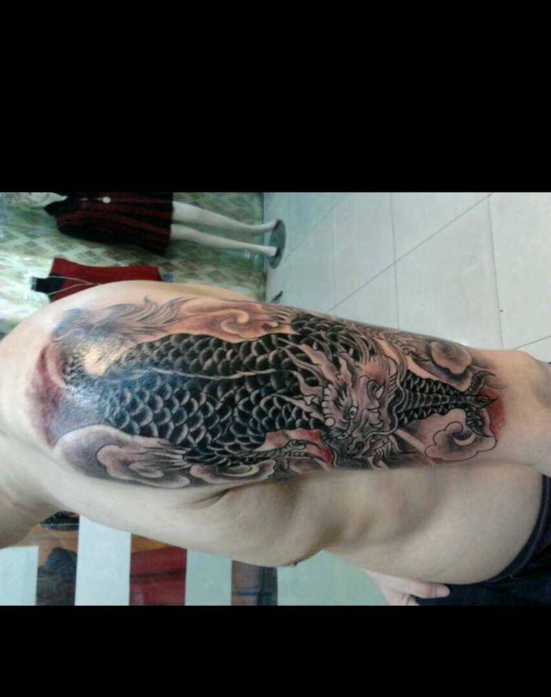 麒麟纹身图片_肩部纹身图案