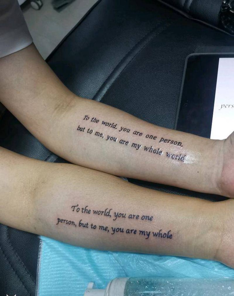 情侣小字母纹身图片_手臂花体字情侣小字母纹身图案