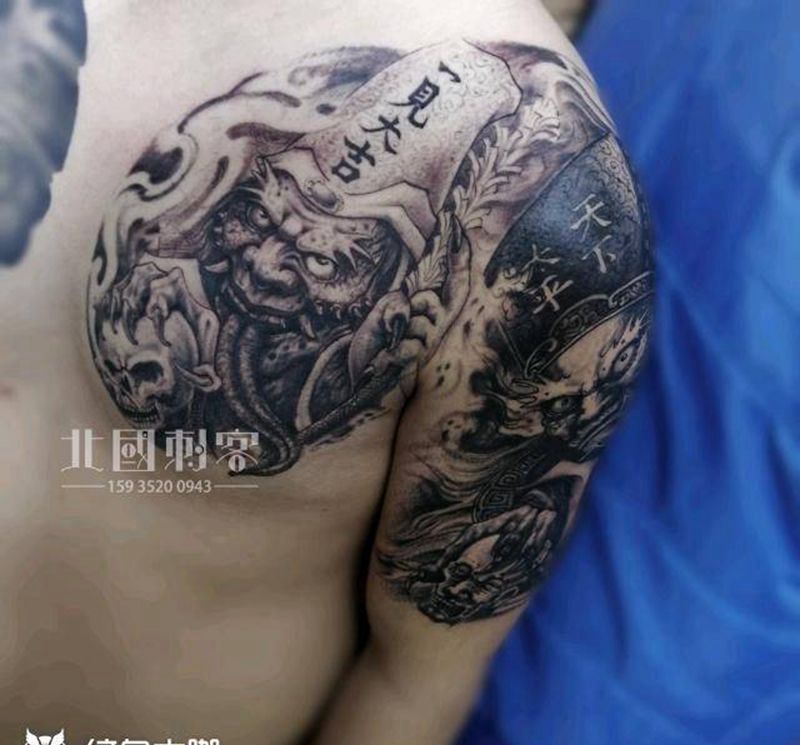 黑白无常半胛纹身图片_胸部手臂老传统新传统黑白无常半胛纹身图案