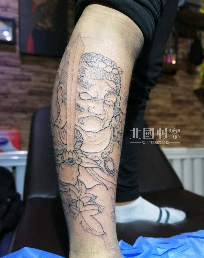 不动明王线条纹身图片_腿部老传统新传统纹身图案