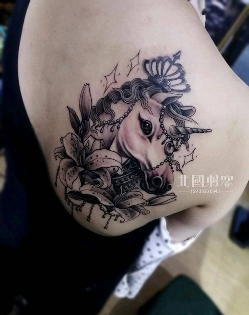 独角兽纹身图片_肩部背部New SchoolOld School独角兽纹身图案