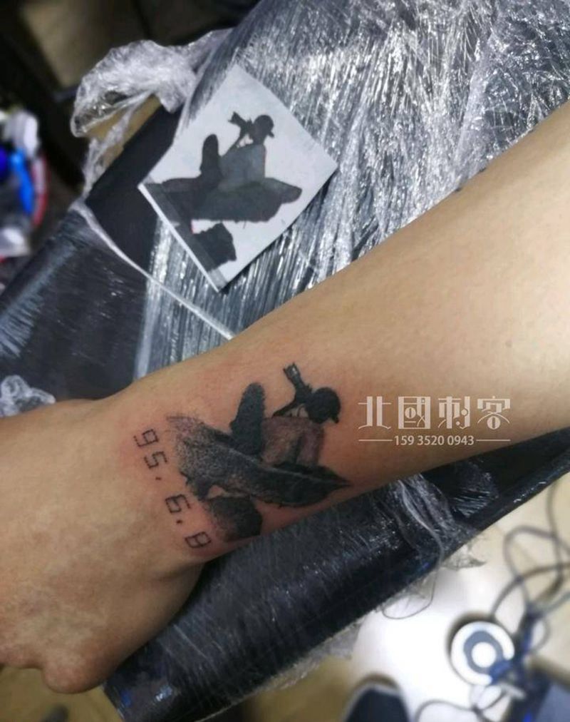 点刺剪影纹身图片_手臂点刺几何摄影师点刺剪影纹身图案