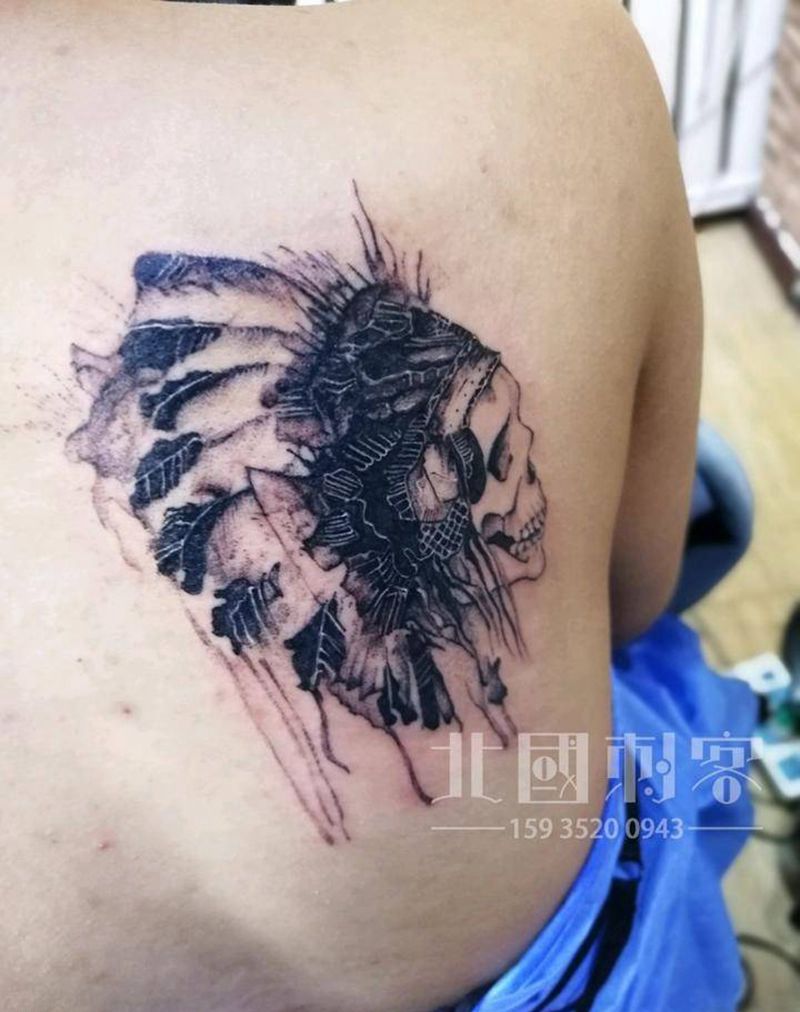 原宿骷髅纹身图片_肩部背部欧美写实点刺骷髅纹身图案