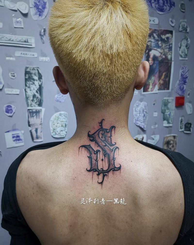 花体字纹身图片_背部颈部花体字暗黑花体字哥特纹身图案