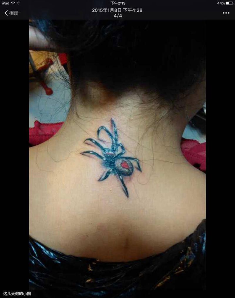 蜘蛛纹身图片_颈部纹身图案