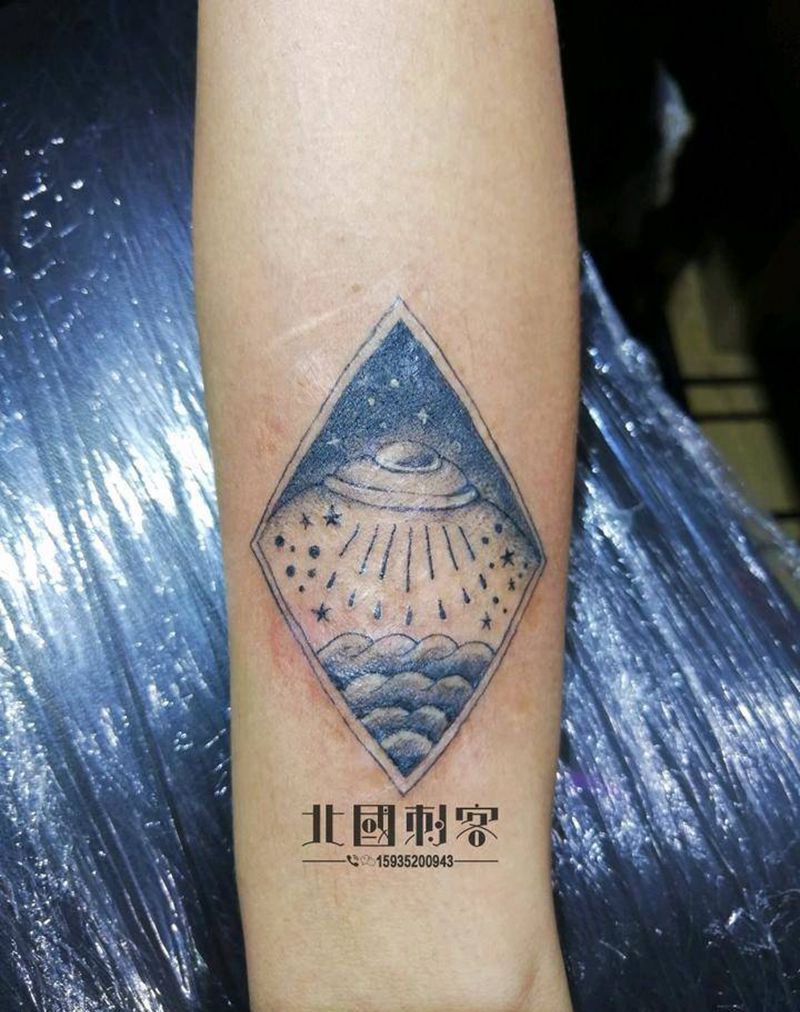 星球小图-疤痕遮盖纹身图片_手臂手部几何点刺纹身图案