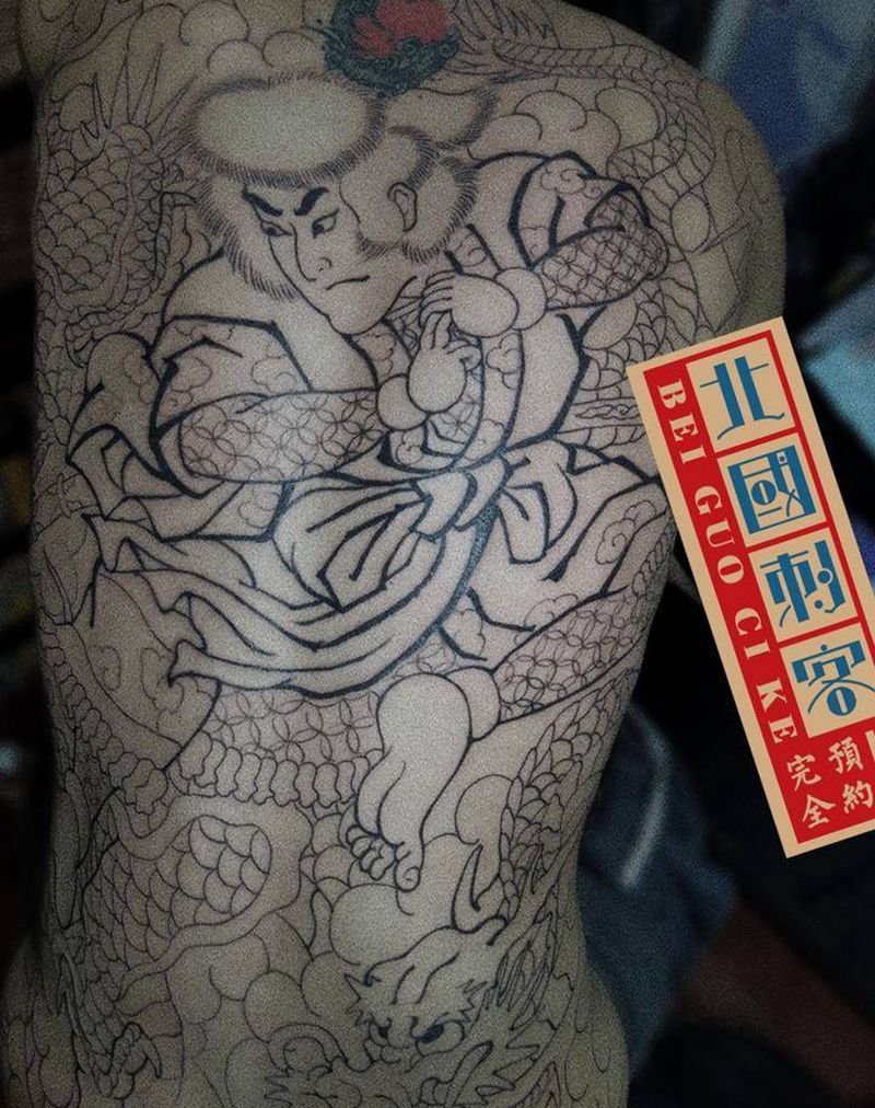 云龙九郎纹身图片_背部老传统新传统纹身图案