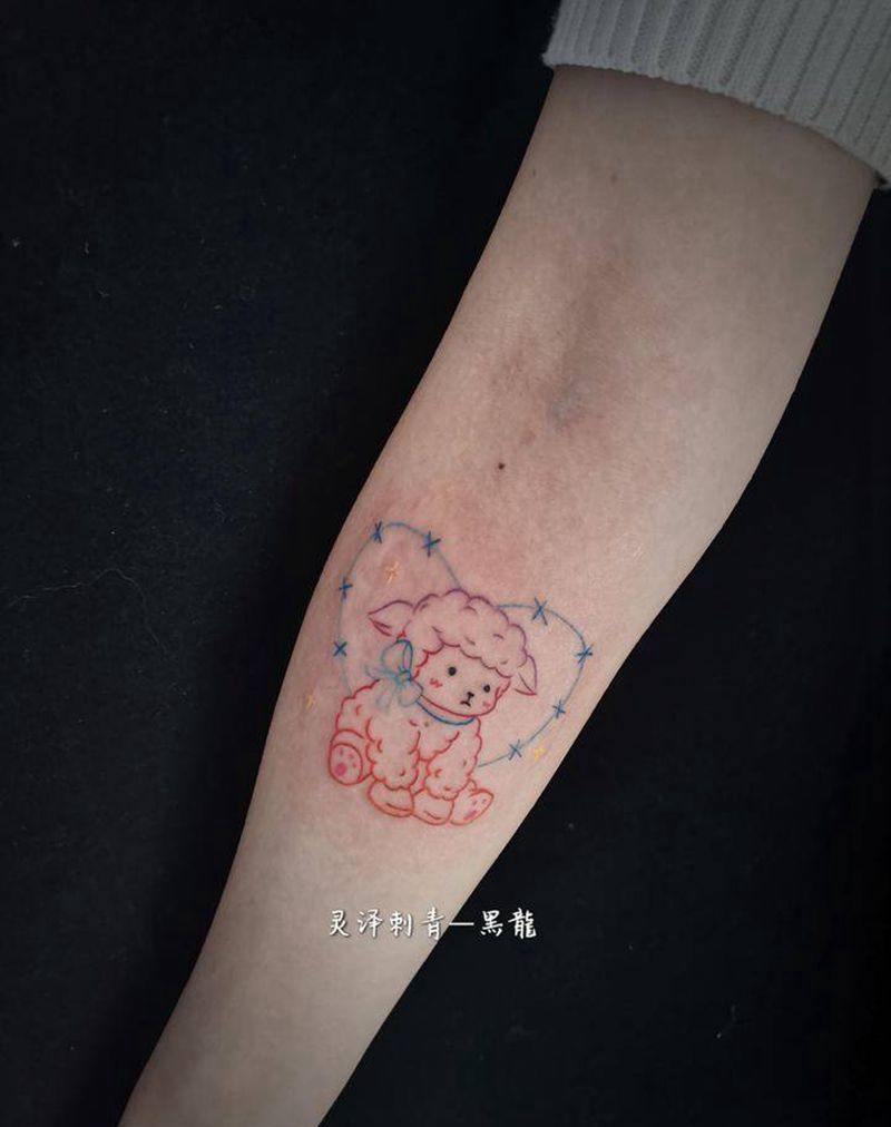 两小只纹身图片_手臂胸部点刺羊月亮纹身图案