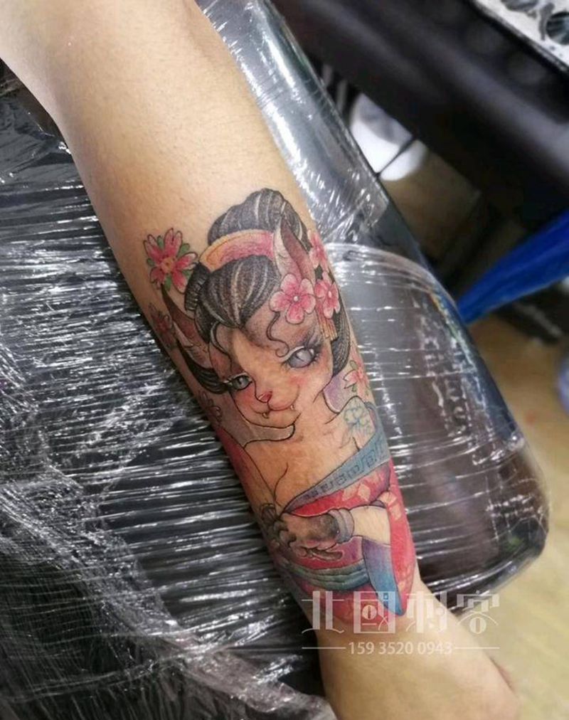 猫妓纹身图片_手臂手部新传统水彩猫妖艺伎纹身图案