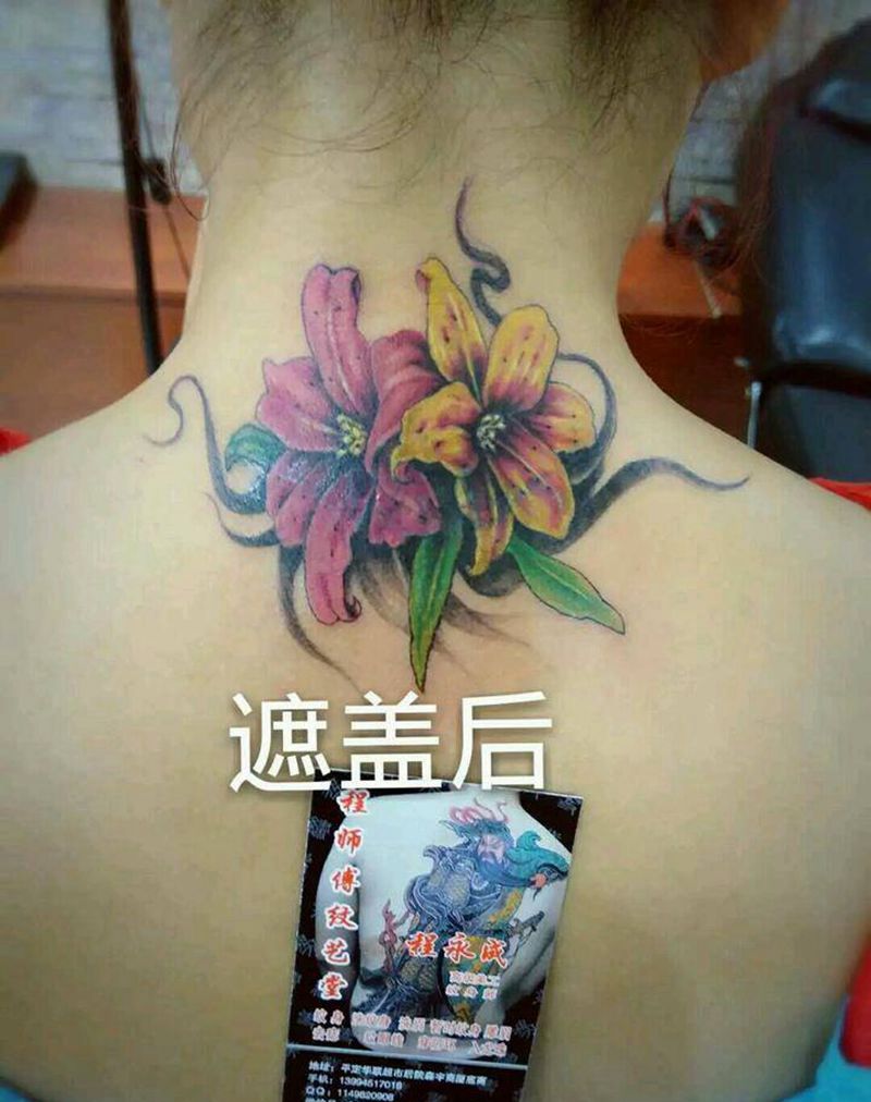 百合花遮盖图纹身图片