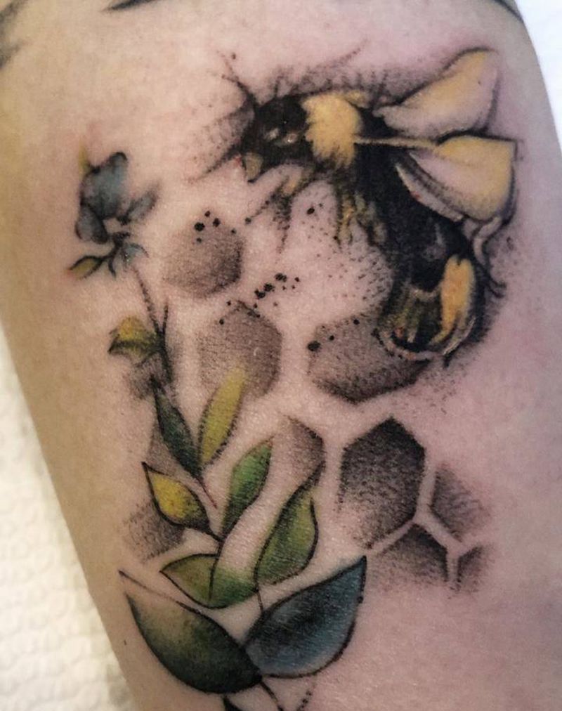 蜂纹身图片_手臂纹身图案