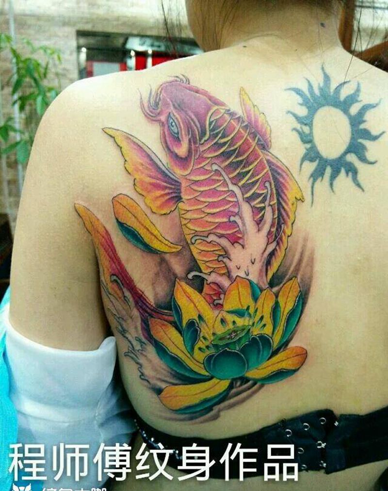 彩色鱼纹身图片