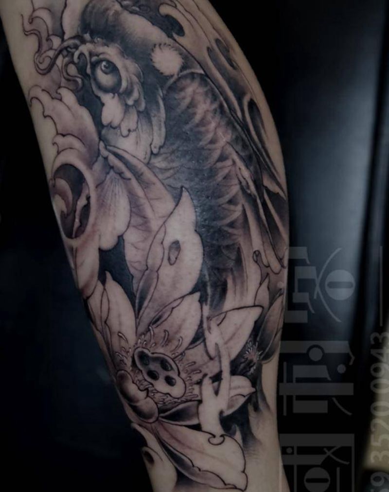 鲤鱼纹身图片_脚部腿部新传统老传统鲤鱼纹身图案