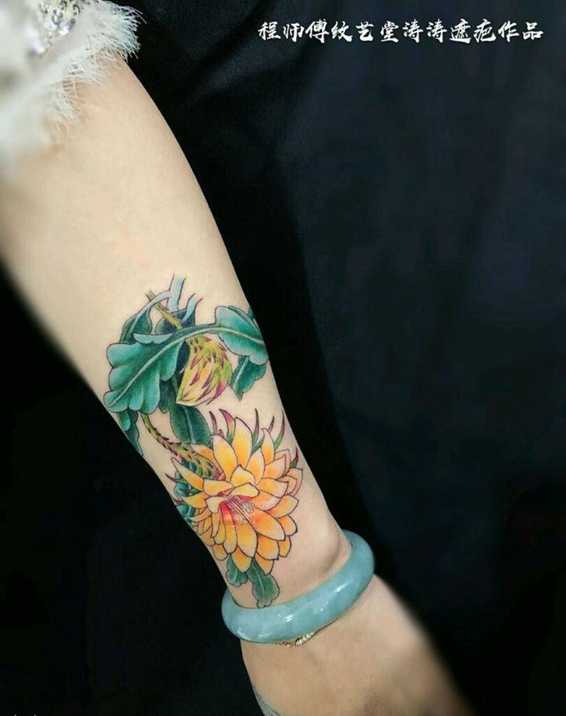 昙花一现纹身图片_手臂新传统纹身图案