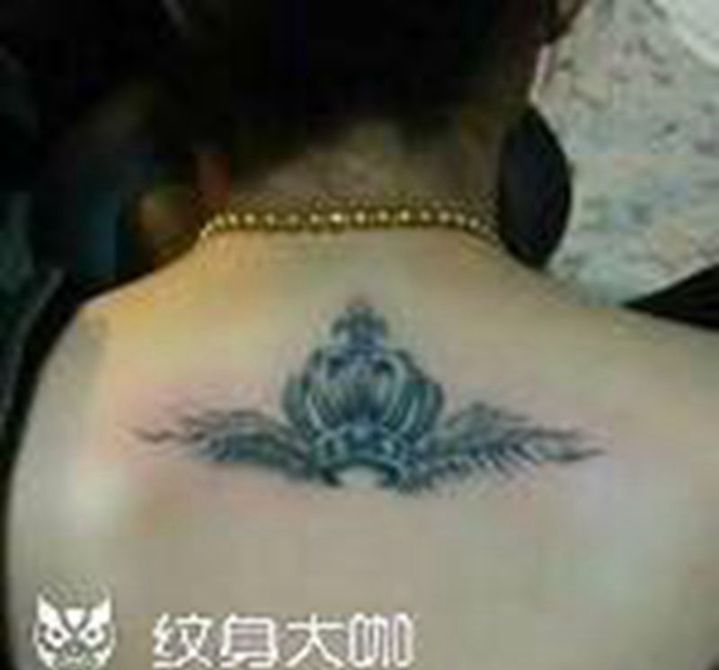 皇冠翅膀纹身图片