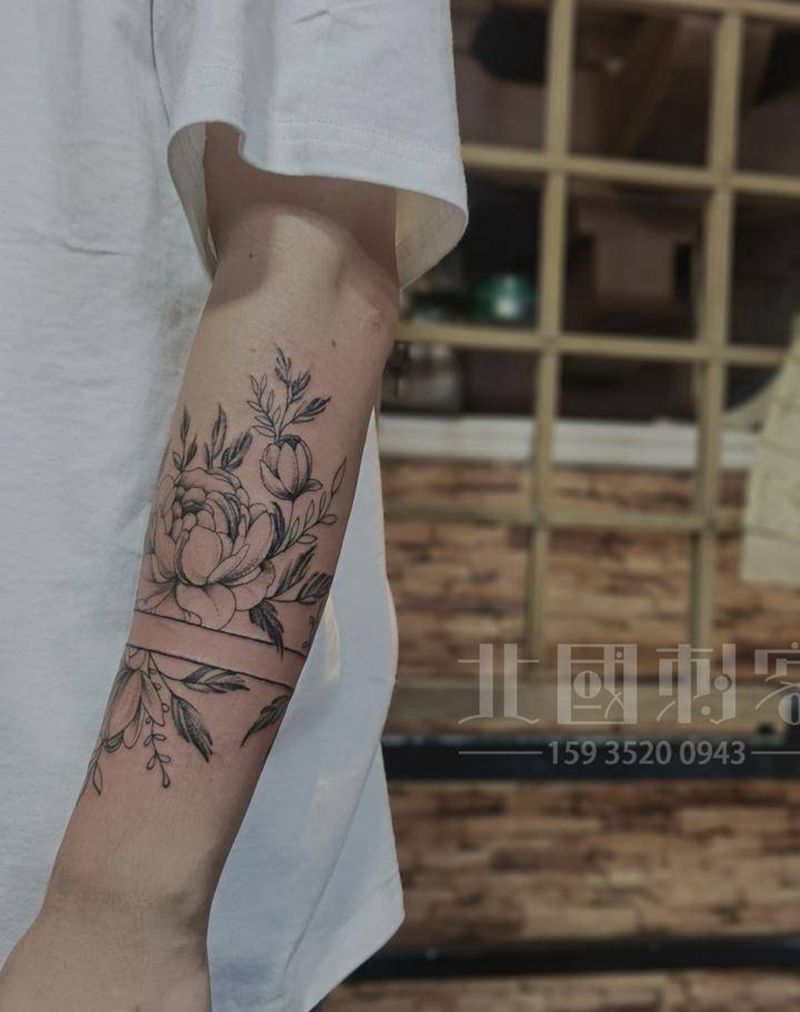 素花纹身图片_手臂点刺几何纹身图案