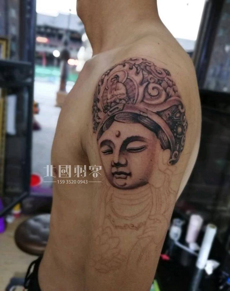 石雕普贤菩萨纹身图片_手臂肩部新传统欧美写实石雕普贤菩萨石雕菩萨纹身图案