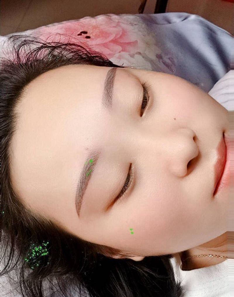 空气羽化眉毛纹身图片_眉毛纹身图案