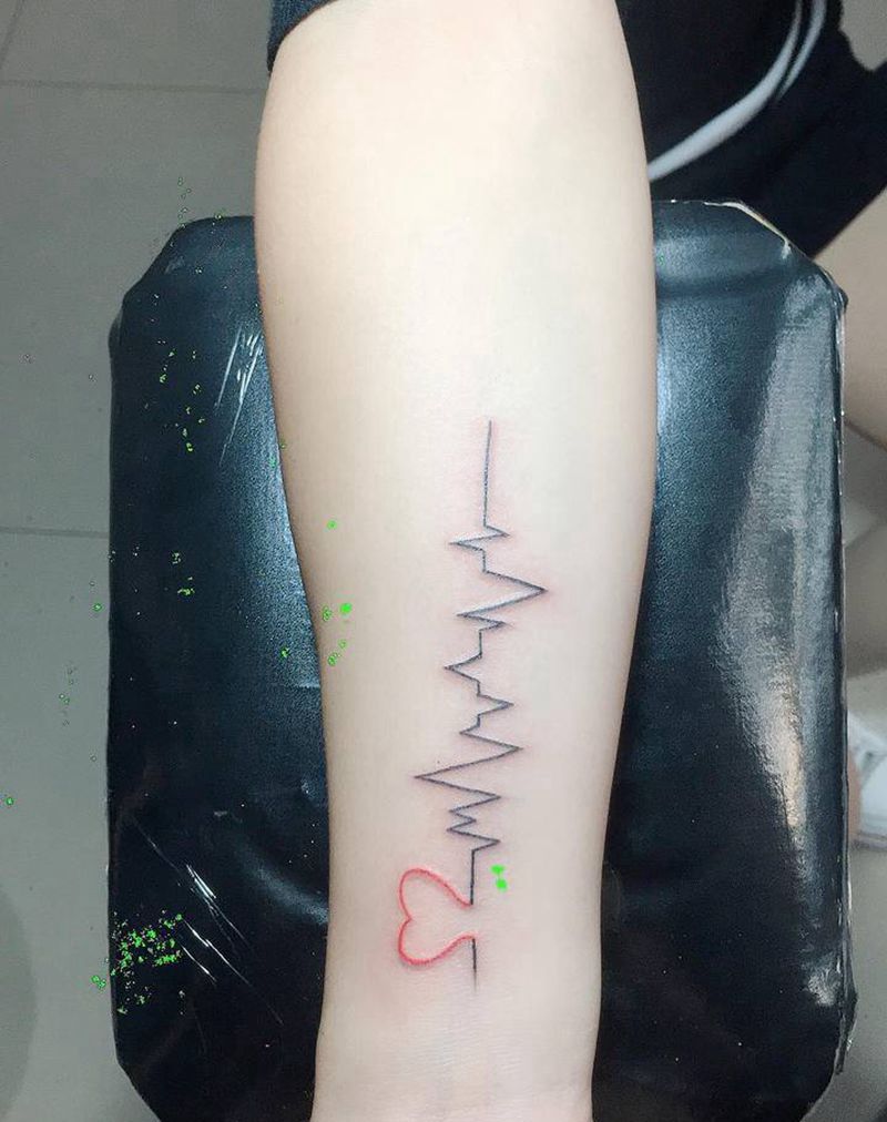 小臂心电图纹身图片_手臂新传统纹身图案