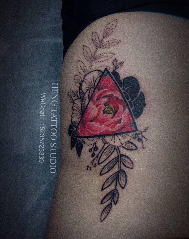 牡丹几何纹身图片_胸部腰部几何水彩纹身图案