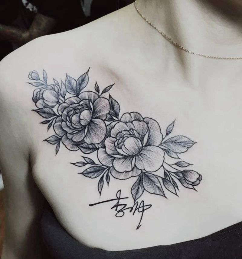 胸前素花纹身图片_胸部欧美写实水彩纹身图案