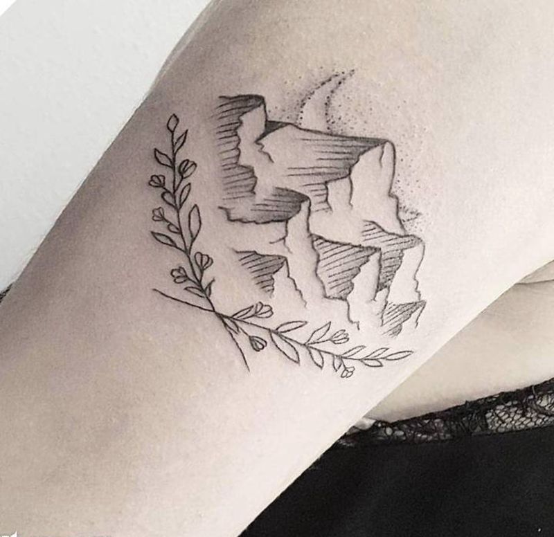 山石纹身图片_肩部胸部新传统欧美写实纹身图案