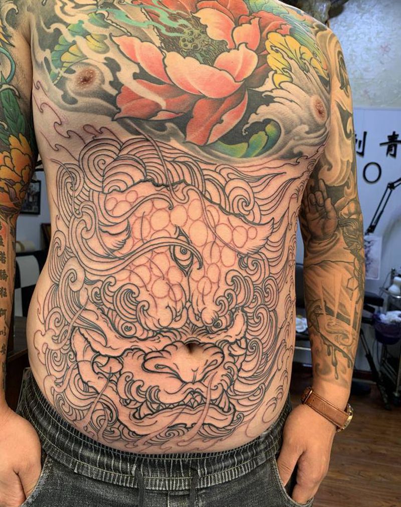 花胸通体纹身图片_胸部腹部老传统新传统纹身图案