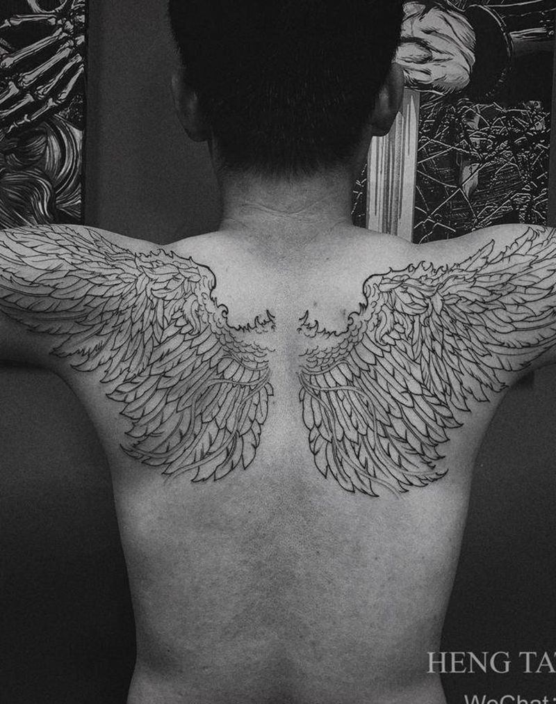 翅膀纹身图片_背部新传统纹身图案
