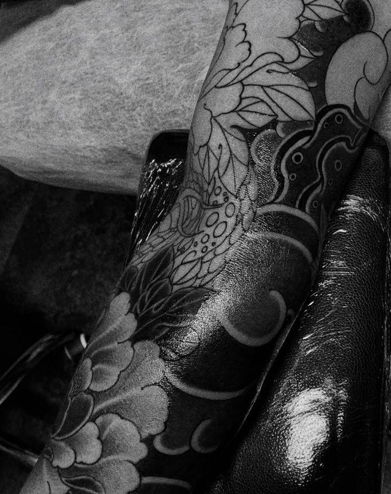 牡丹蛇纹身图片_手臂老传统纹身图案