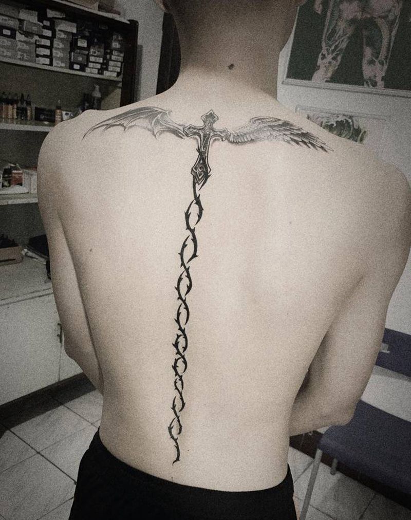 翅膀十字架纹身图片_背部肩部Old School图腾纹身图案