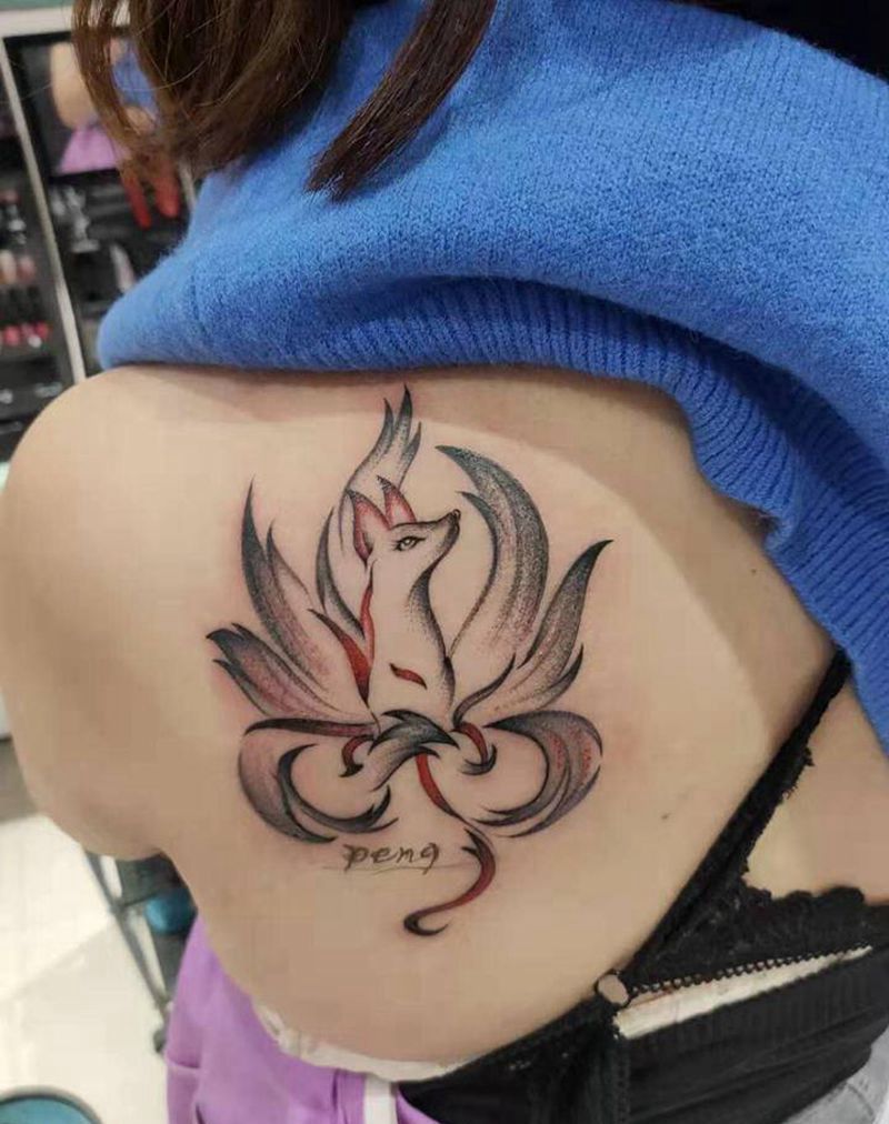 九尾狐纹身图片_肩部新传统纹身图案