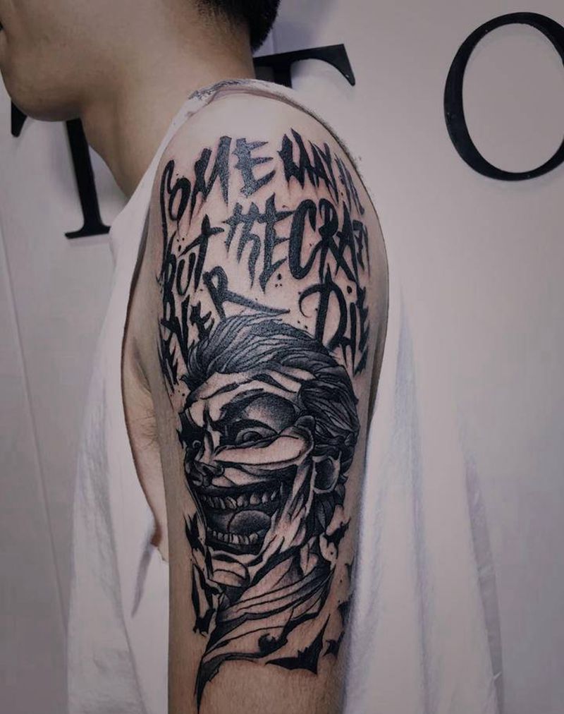 小丑纹身图片_手臂肩部欧美写实新传统纹身图案