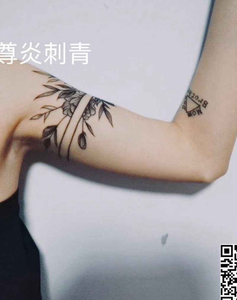 素花，臂环纹身图片_手臂手部点刺水彩纹身图案