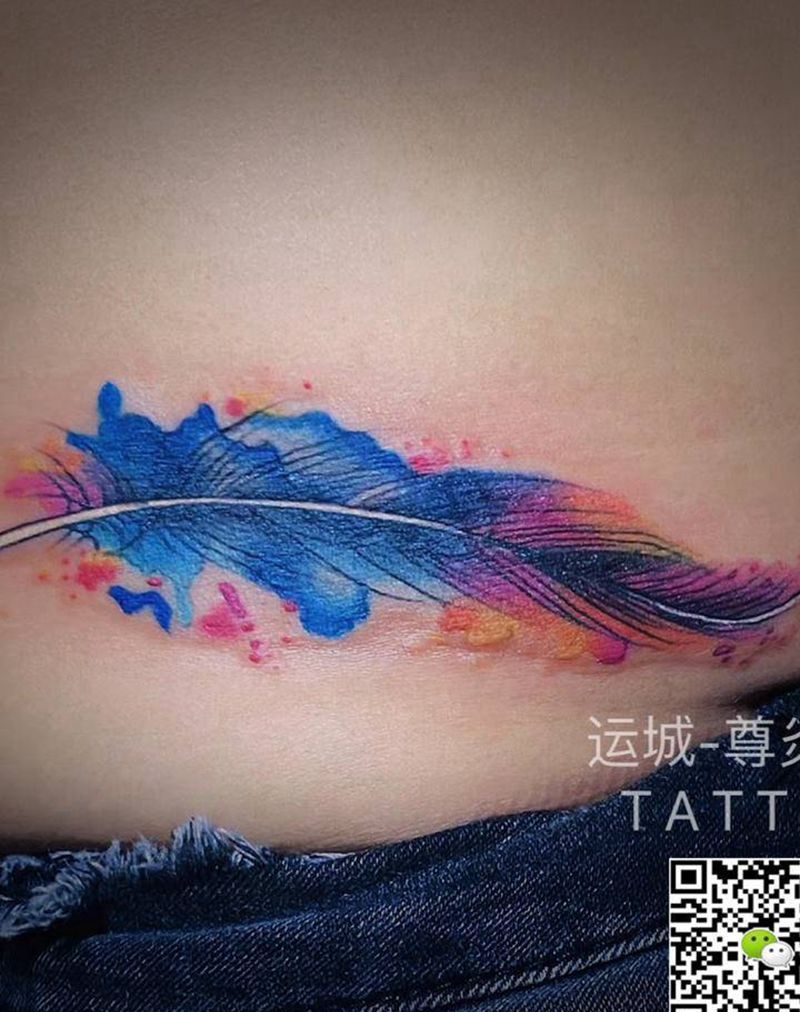 水彩水墨羽毛纹身图片_腰部肩部水墨水彩纹身图案