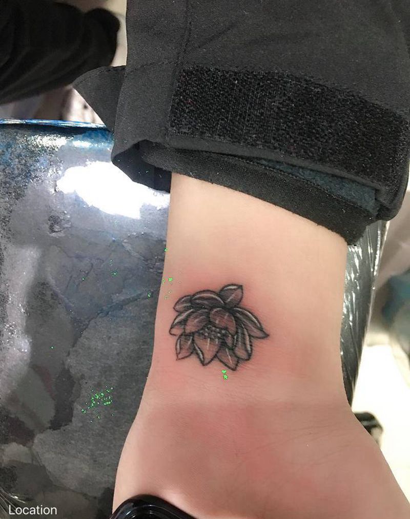 莲花纹身图片_手臂新传统纹身图案